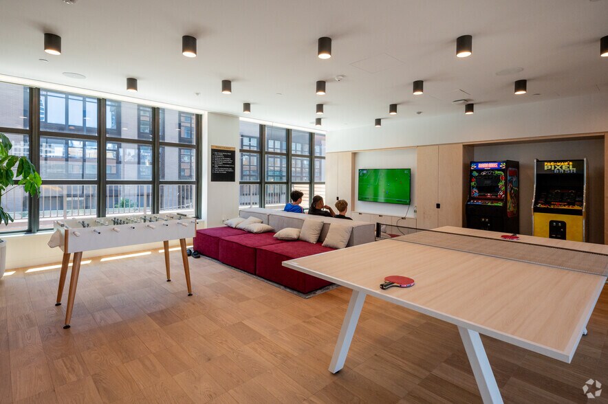 More Photos Of 29 Huron St, Brooklyn Apartments For Lease