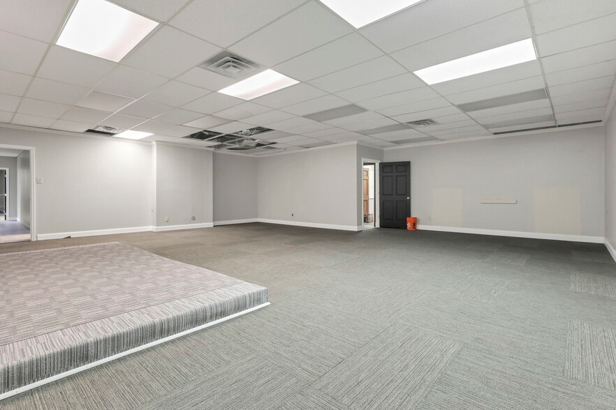 More Photos Of 2844 E River Rd, Dayton Office For Sale