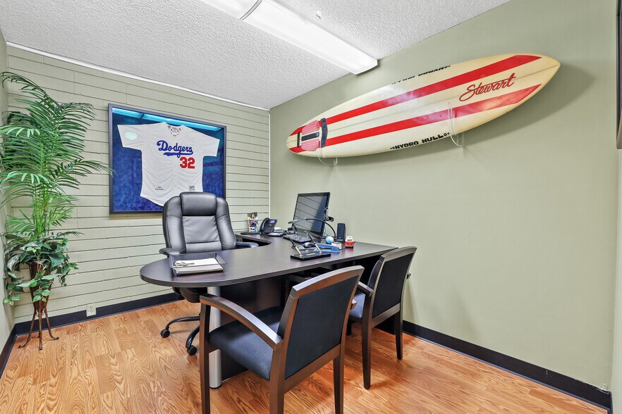 More Photos Of 1905 N Main St, Santa Ana Office For Lease