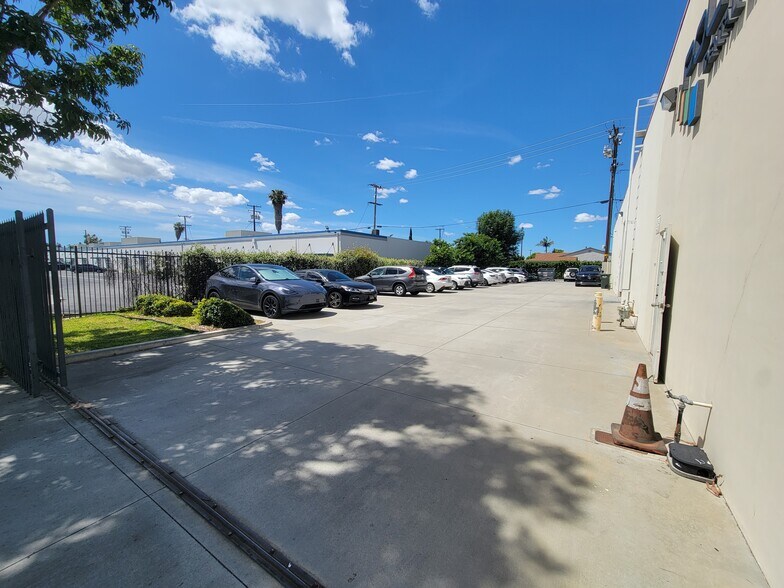 More Photos Of 16737 Parkside Ave, Cerritos Manufacturing For Sale