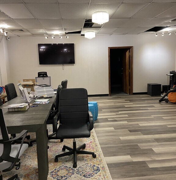 More Photos Of 486 Hill St, Green Lake Office For Sale