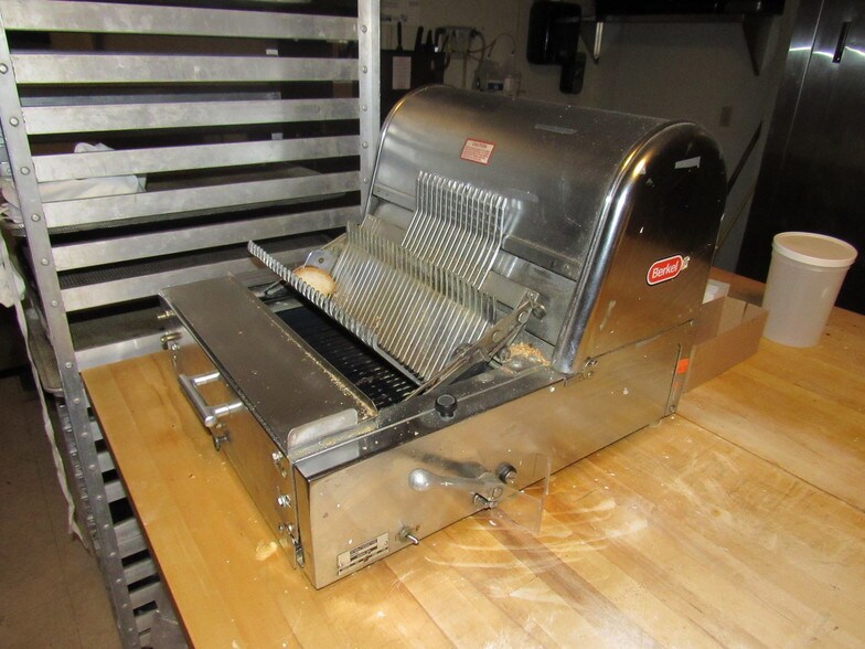 More Photos Of 275 Laing St, Redgranite Supermarket For Lease