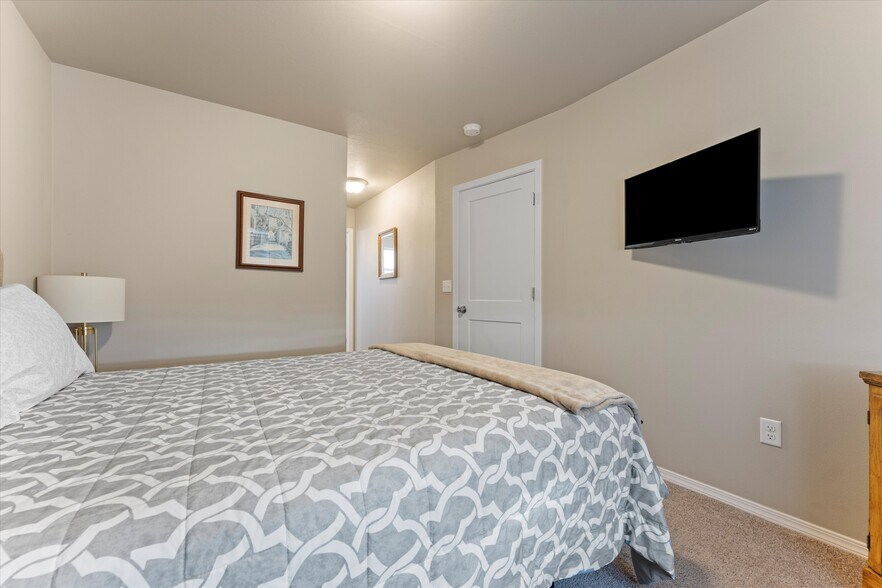 More Photos Of 2729 W Marina Dr, Moses Lake Apartments For Sale