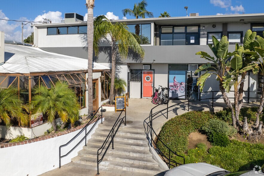 More Photos Of 2515 E Coast Hwy, Corona del Mar Storefront Retail Office For Lease