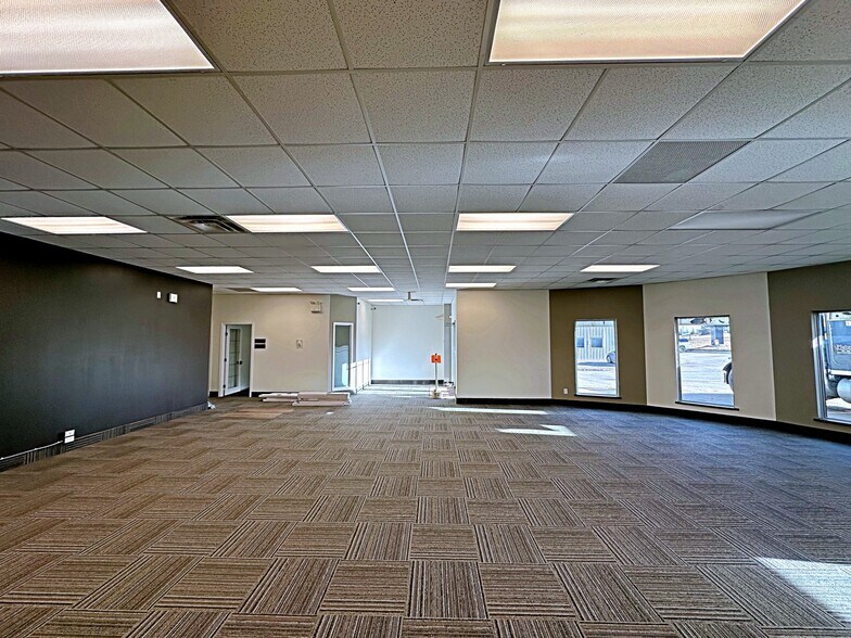 More Photos Of 195 Mackay Cres, Fort McMurray Warehouse For Sale