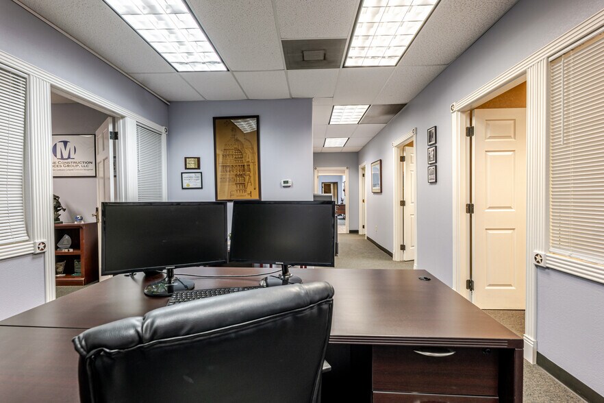 More Photos Of 5316 Woodway Dr, Fort Worth Office For Lease