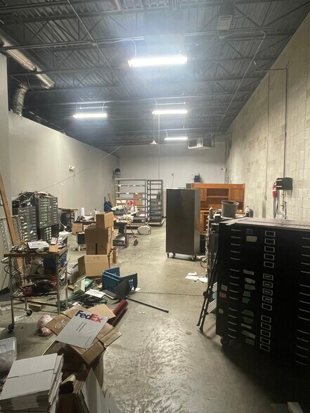 More Photos Of 837 Oakton St, Elk Grove Village Warehouse For Lease