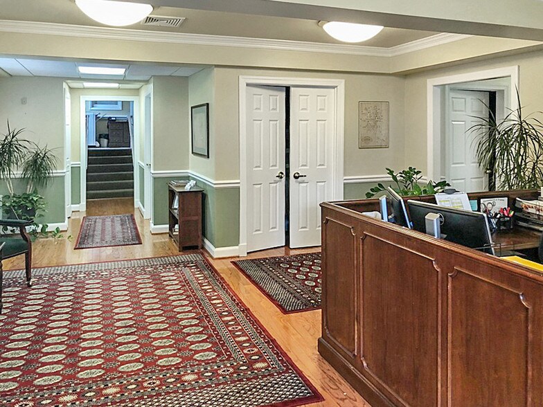 More Photos Of 101 South St SE, Leesburg Office For Lease