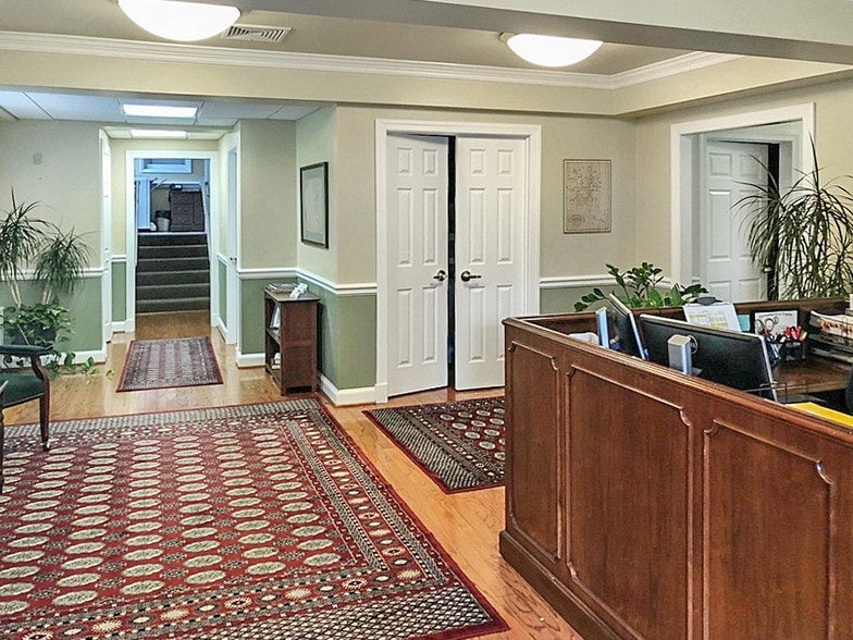 More Photos Of 101 South St SE, Leesburg Office For Lease