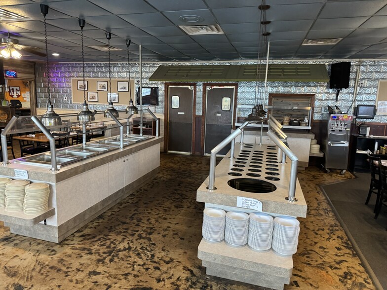 More Photos Of 701 N Crossroads, Leonard Restaurant For Sale