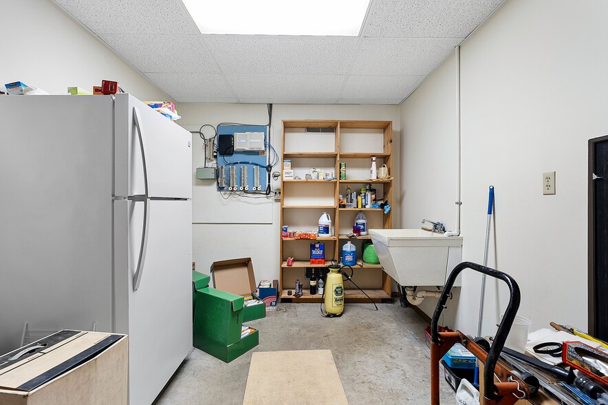 More Photos Of 1373 Kimberly Dr, Neenah Flex For Sale