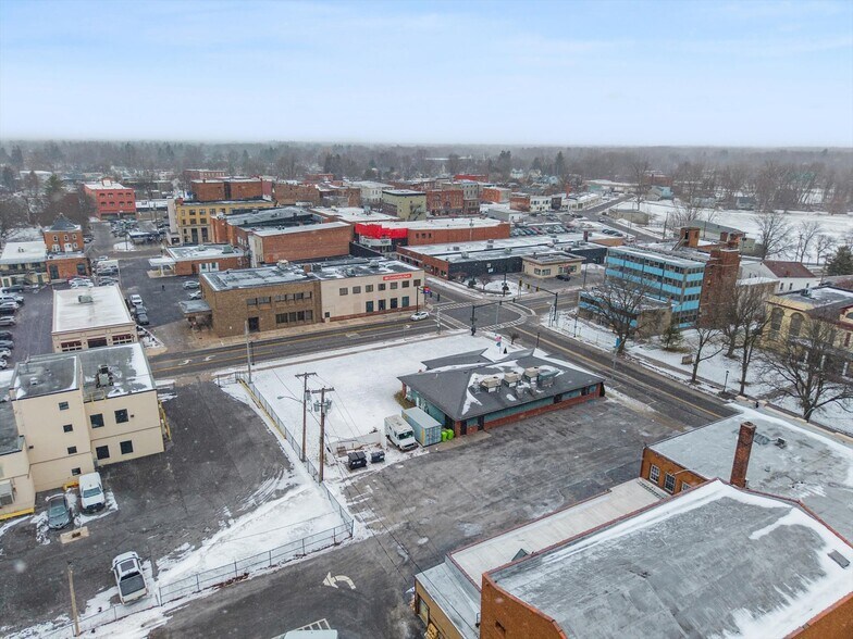 More Photos Of 212 Main St, Oneida General Retail For Sale