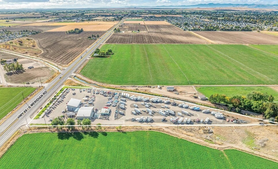 More Photos Of 8797 S Meridian Rd, Meridian Showroom For Sale