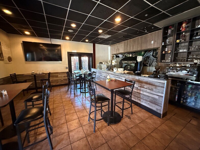 More Photos Of 210 Cedar St, St Charles Restaurant For Lease