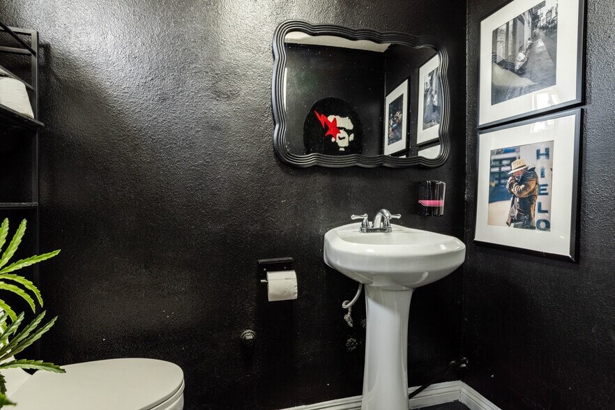 More Photos Of 38262 6th St E, Palmdale Storefront For Sale