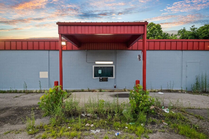 More Photos Of 425 Camden Rd, Huntington Drugstore For Sale
