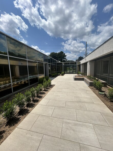 More Photos Of 790 Pershing Rd, Raleigh Office For Lease