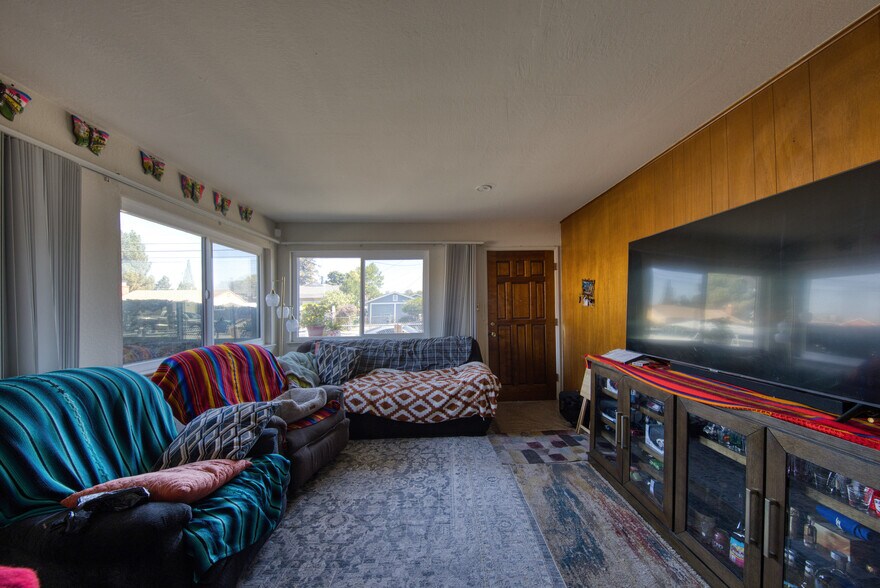 More Photos Of 24039 Park St, Hayward Apartments For Sale