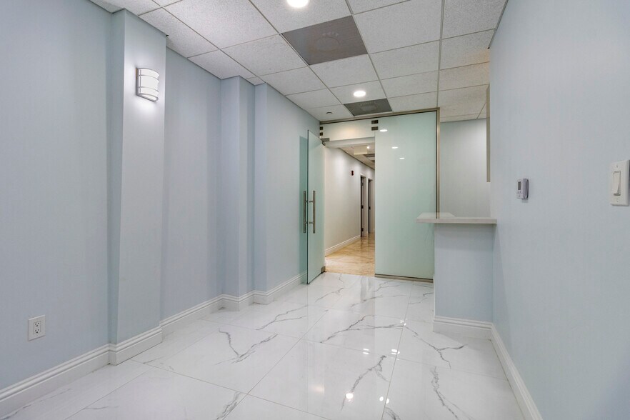 More Photos Of 6141 Sunset Dr, South Miami Medical For Lease