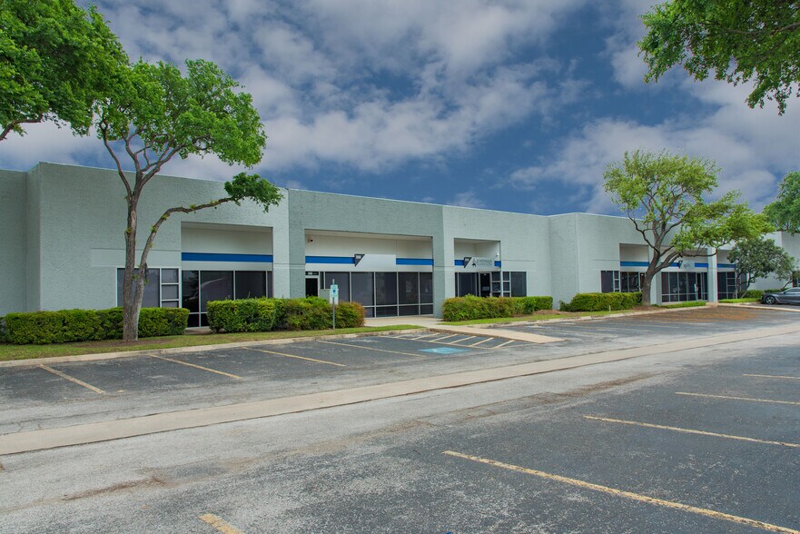 More Photos Of 7042 Alamo Downs Pky, San Antonio Research And Development For Lease