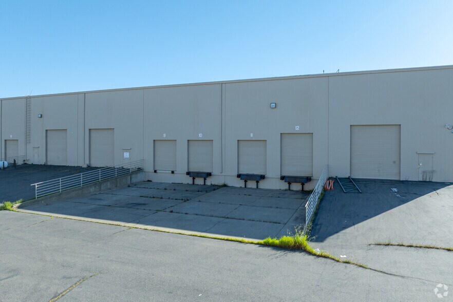 More Photos Of 8432 Rovana Cir, Sacramento Warehouse For Lease