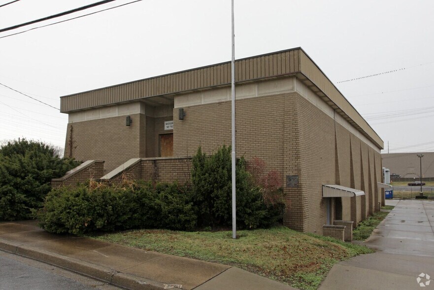 More Photos Of 210 Woodruff St, Madison Specialty For Sale