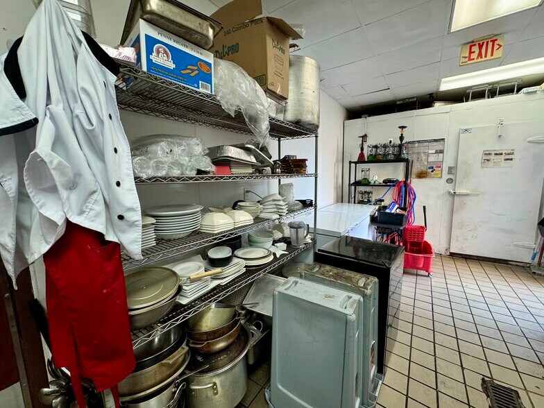 More Photos Of 2000 Harrison St, Hollywood Unknown For Lease