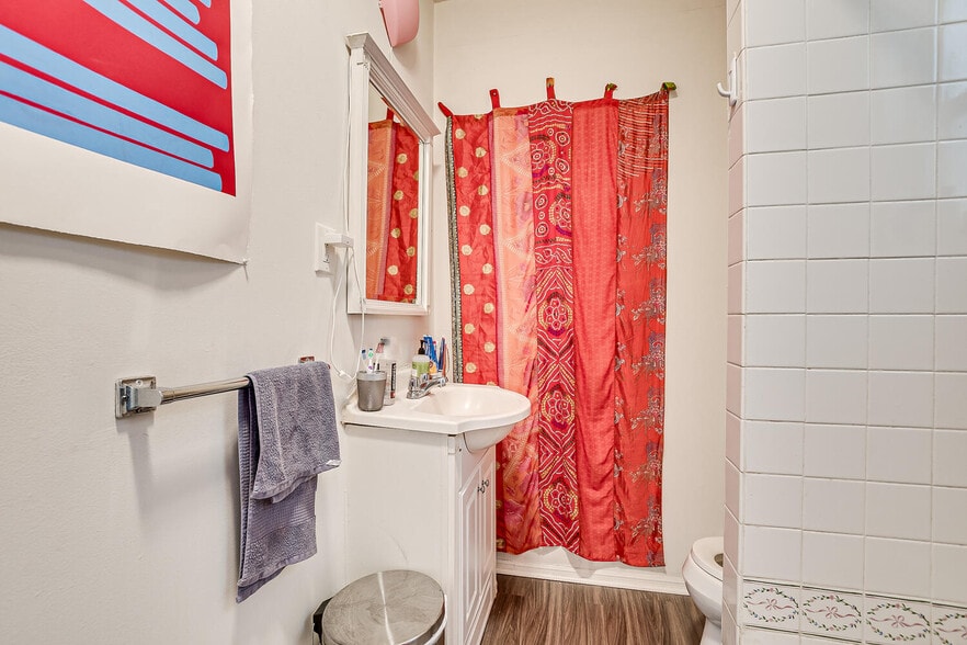 More Photos Of 173 Hamilton St, New Brunswick Specialty For Sale