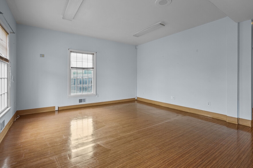 More Photos Of 100 Smithfield Ave, Pawtucket Medical For Sale