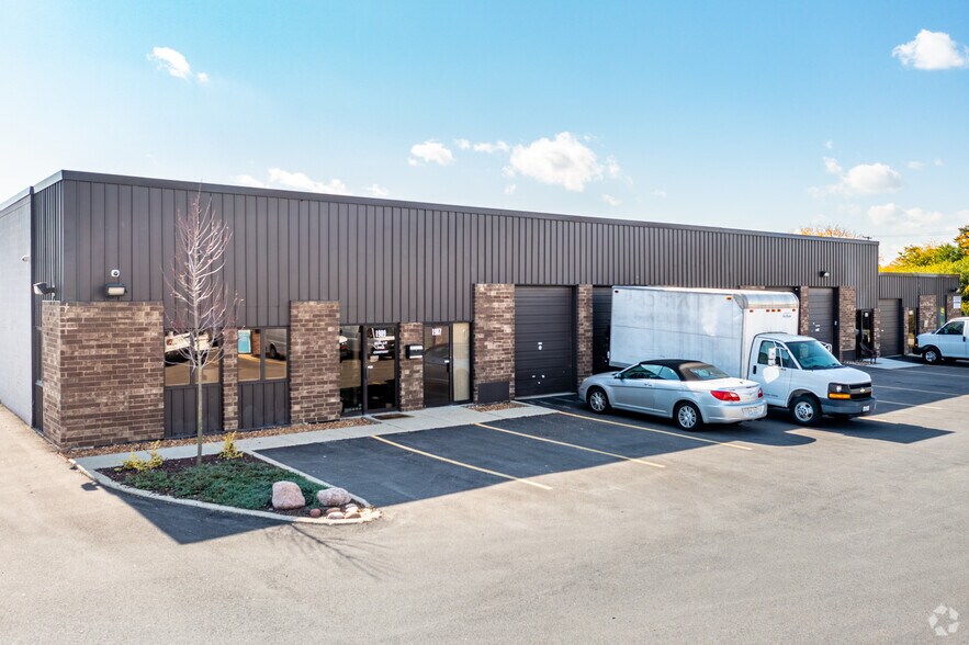 More Photos Of 1941-2019 Johns Dr, Glenview Warehouse For Lease