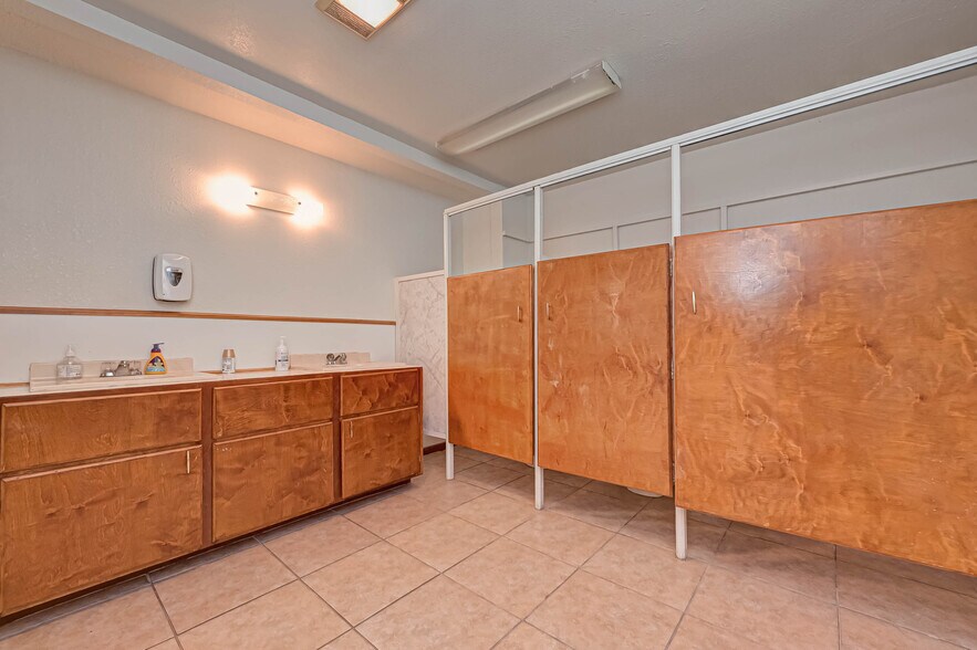 More Photos Of 3402 Amanda Ln, Houston Flex For Sale
