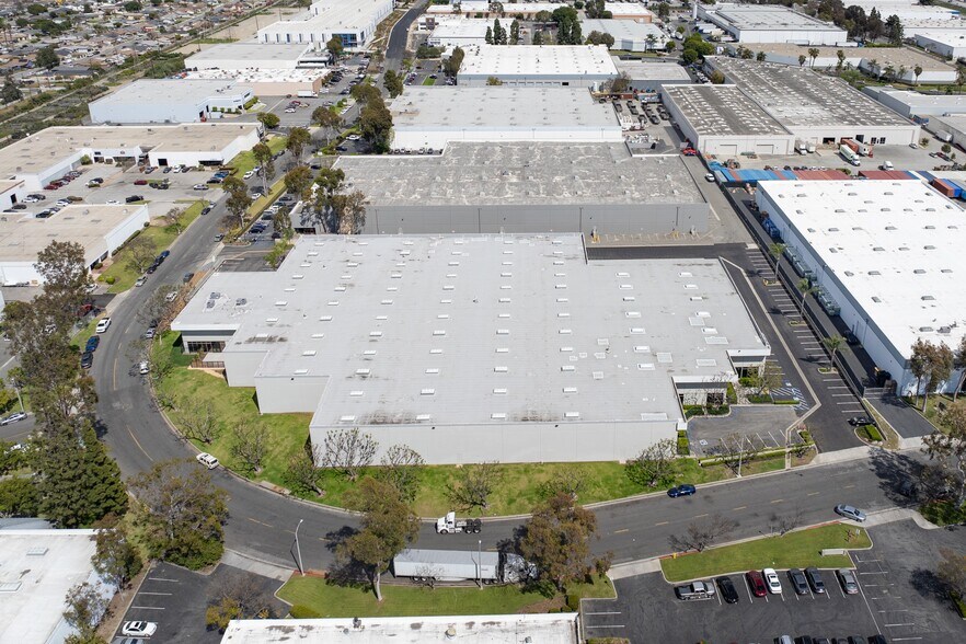 More Photos Of 800 Sandhill Ave, Carson Warehouse For Lease