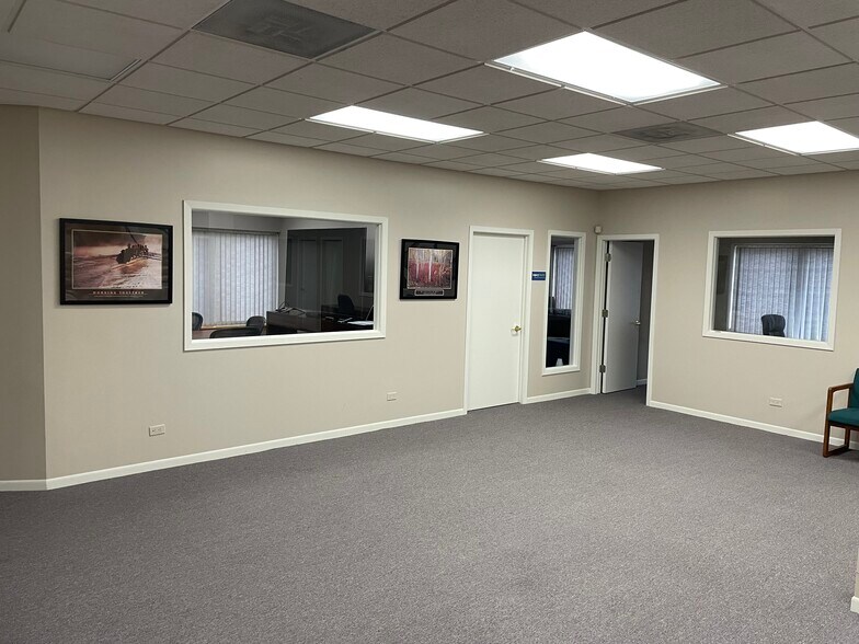 More Photos Of 28085 N Ashley Cir, Libertyville Medical For Sale