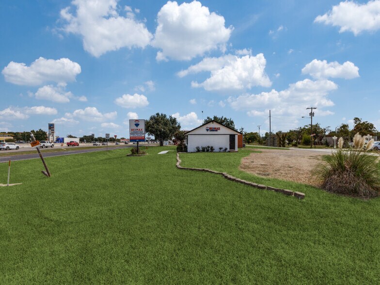 More Photos Of 101 E Us-80 Hwy, Forney Freestanding For Sale