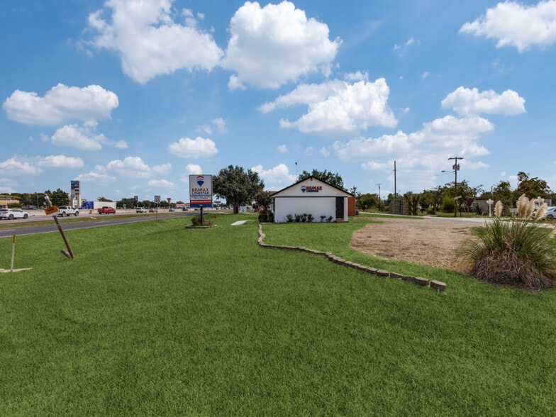 More Photos Of 101 E Us-80 Hwy, Forney Freestanding For Sale