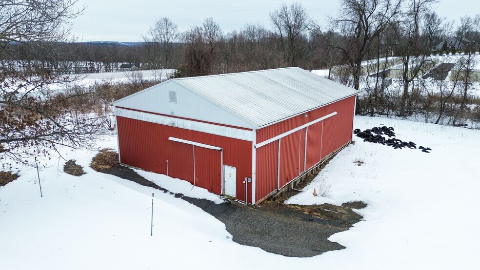 More Photos Of 147 Meriden Rd, Middlefield Garden Center For Lease