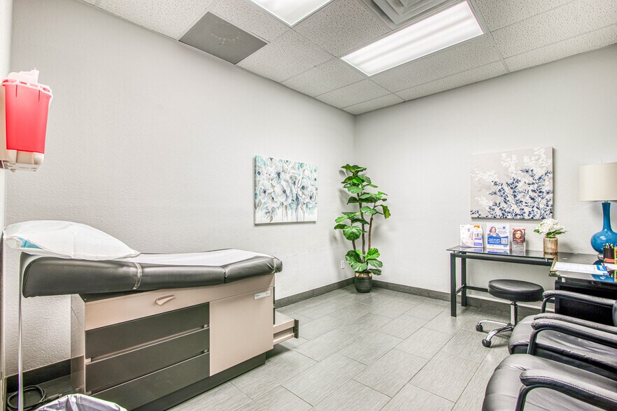 More Photos Of 550 S Mesa Hills Dr, El Paso Medical For Lease