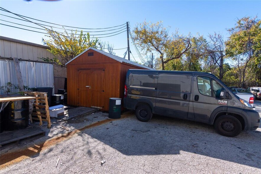 More Photos Of 4909 Commercial Park Dr, Austin Flex For Sale