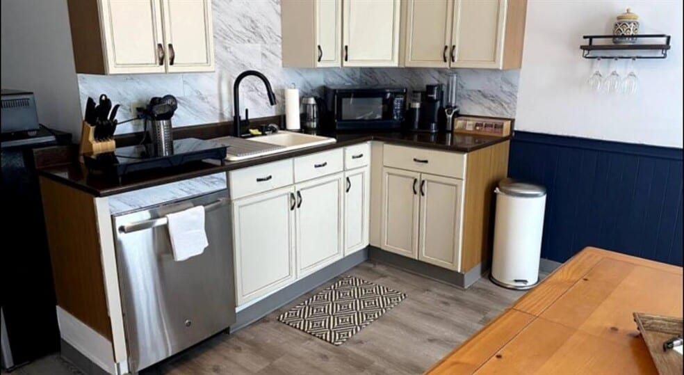 More Photos Of 36-38 Opera House Sq, Claremont Restaurant For Sale