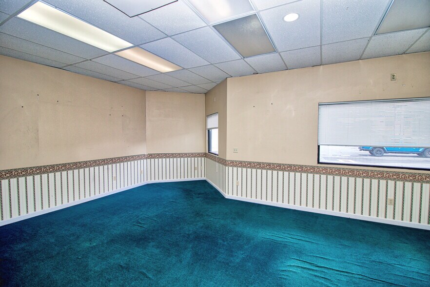 More Photos Of 1575 Thomaston Ave, Waterbury Storefront For Lease