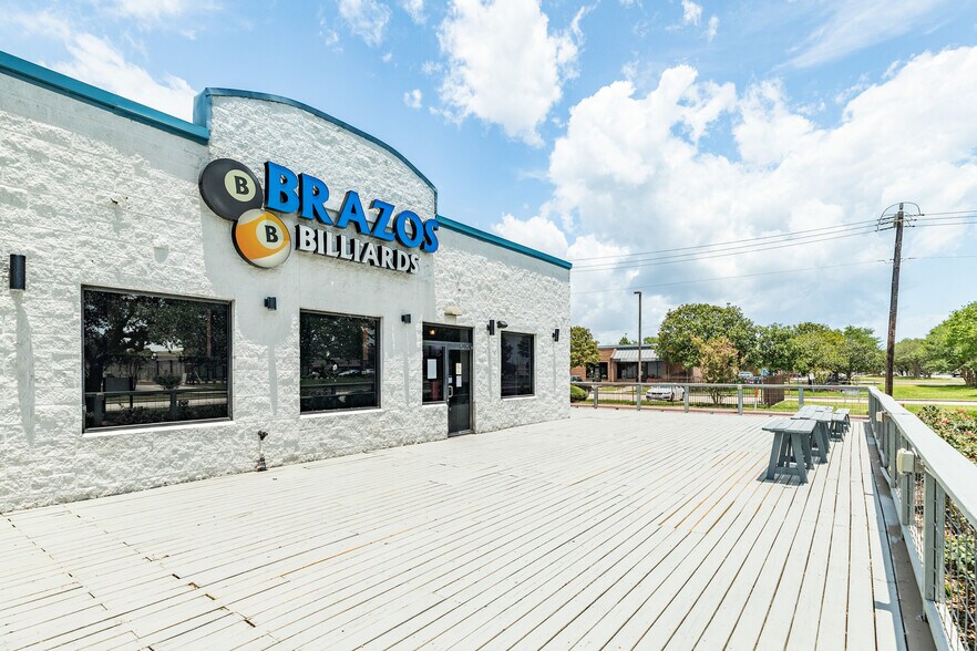 More Photos Of 470 This Way St, Lake Jackson General Retail For Sale