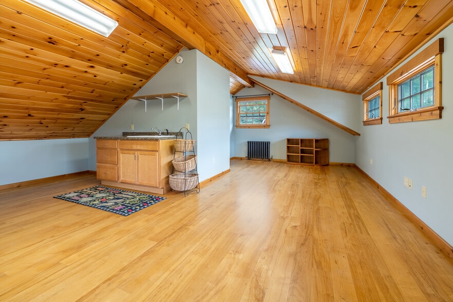 More Photos Of 49 Vermont 12, Pomfret General Retail For Sale