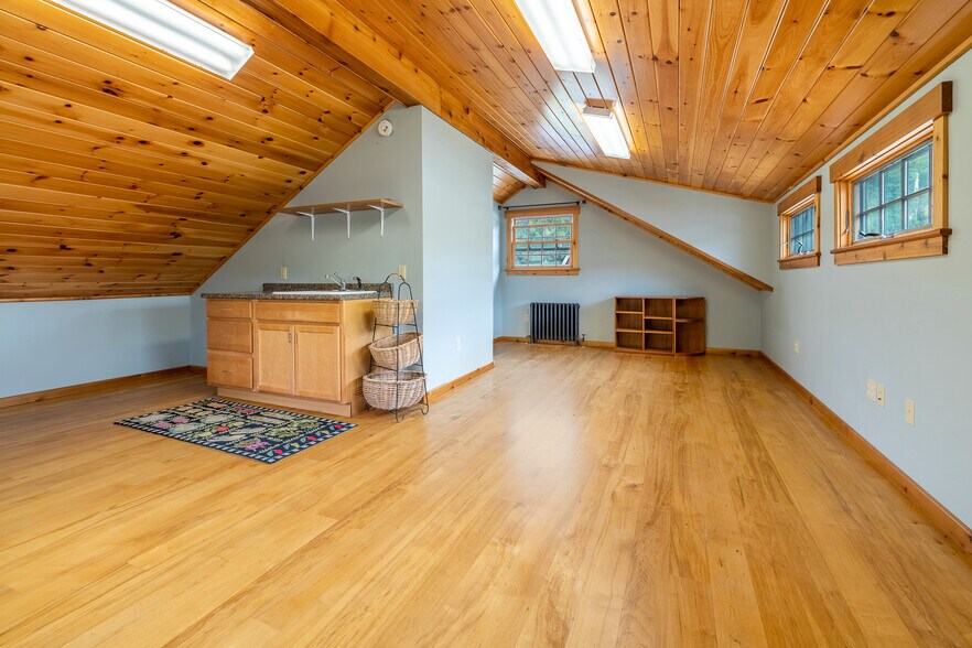 More Photos Of 49 Vermont 12, Pomfret General Retail For Sale