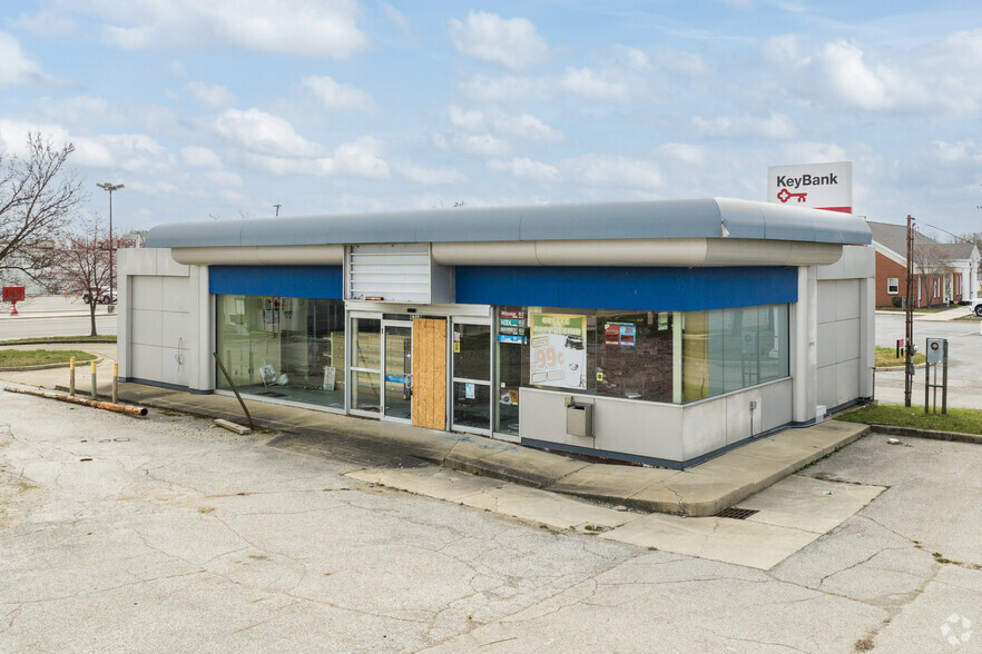 Primary Photo Of 5760 Lewis Ave, Toledo Convenience Store For Lease