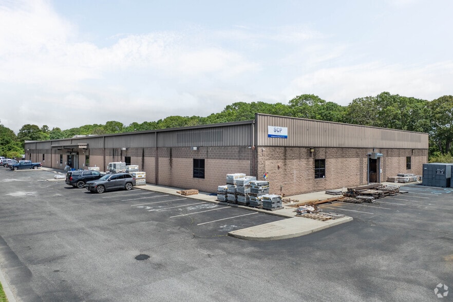 Primary Photo Of 65 Robinson Ave, Patchogue Warehouse For Lease