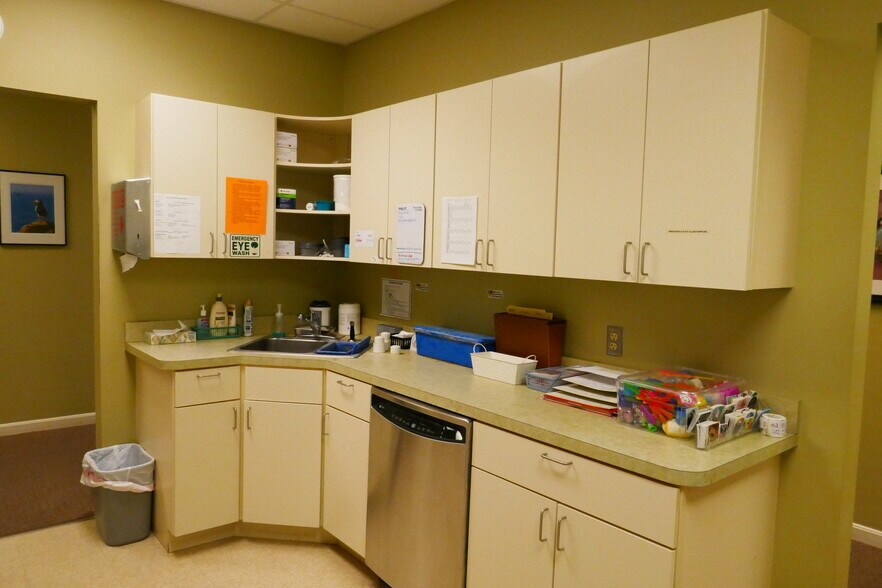 More Photos Of 142 Linden Dr, Winchester Office For Sale