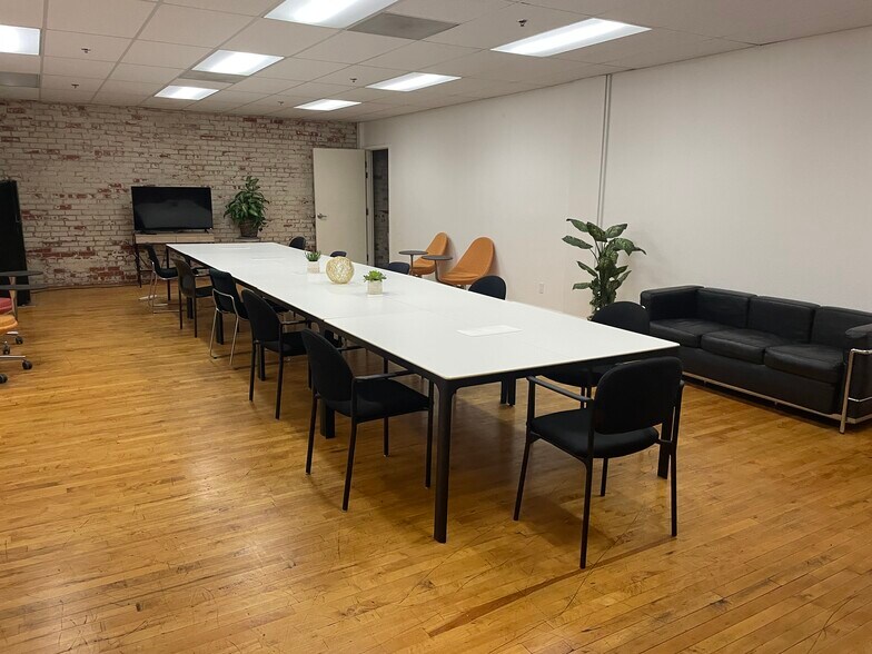 More Photos Of 22427 Meekland Ave, Hayward Self Storage For Lease