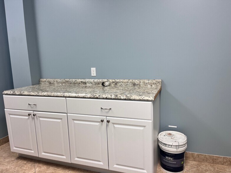 More Photos Of 3500-3553 High Ridge Rd, Boynton Beach Light Distribution For Sale