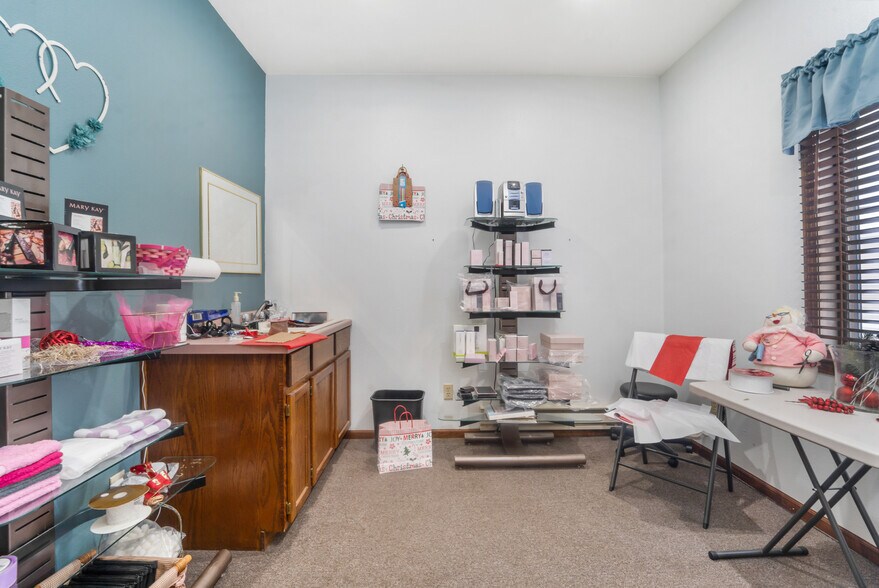 More Photos Of 155 W Menasha Ave, Whitelaw Flex For Sale