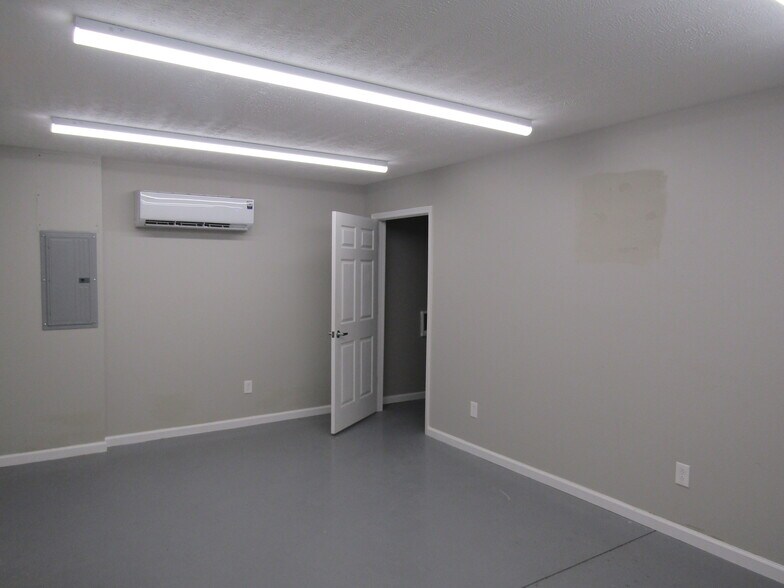 More Photos Of 650 Springplace Rd, Lewisburg Freestanding For Lease